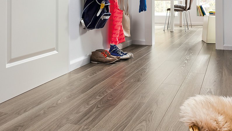 Ламинат Haro Tritty 100 Loft 4V дуб античный серый 535368 фото в интерьере